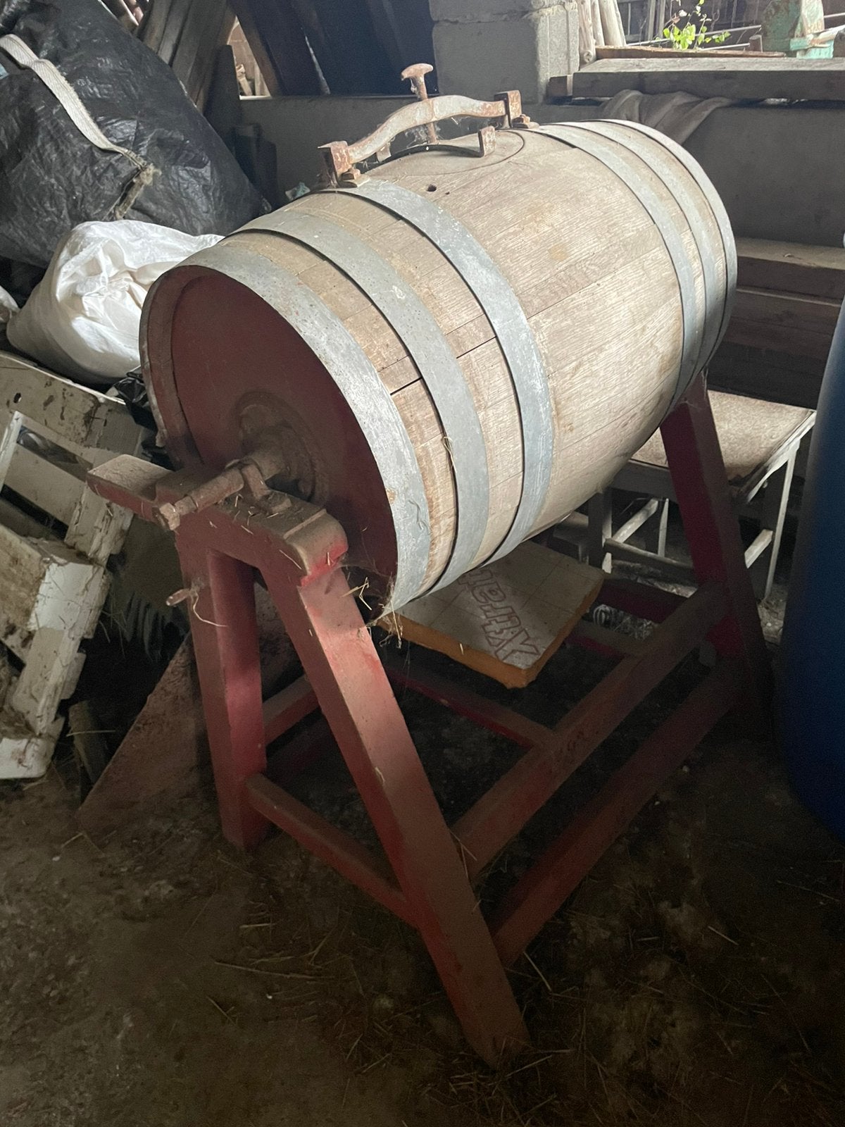 Ancien tonneau a beurre, Enlèvement