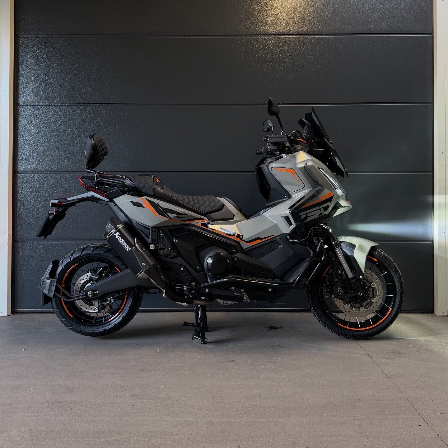 VENDU// Honda X-ADV 750 NEW 0km 2026 custom Edition Hermès, Motos, Scooter, Entreprise, 2 cylindres, Neuf