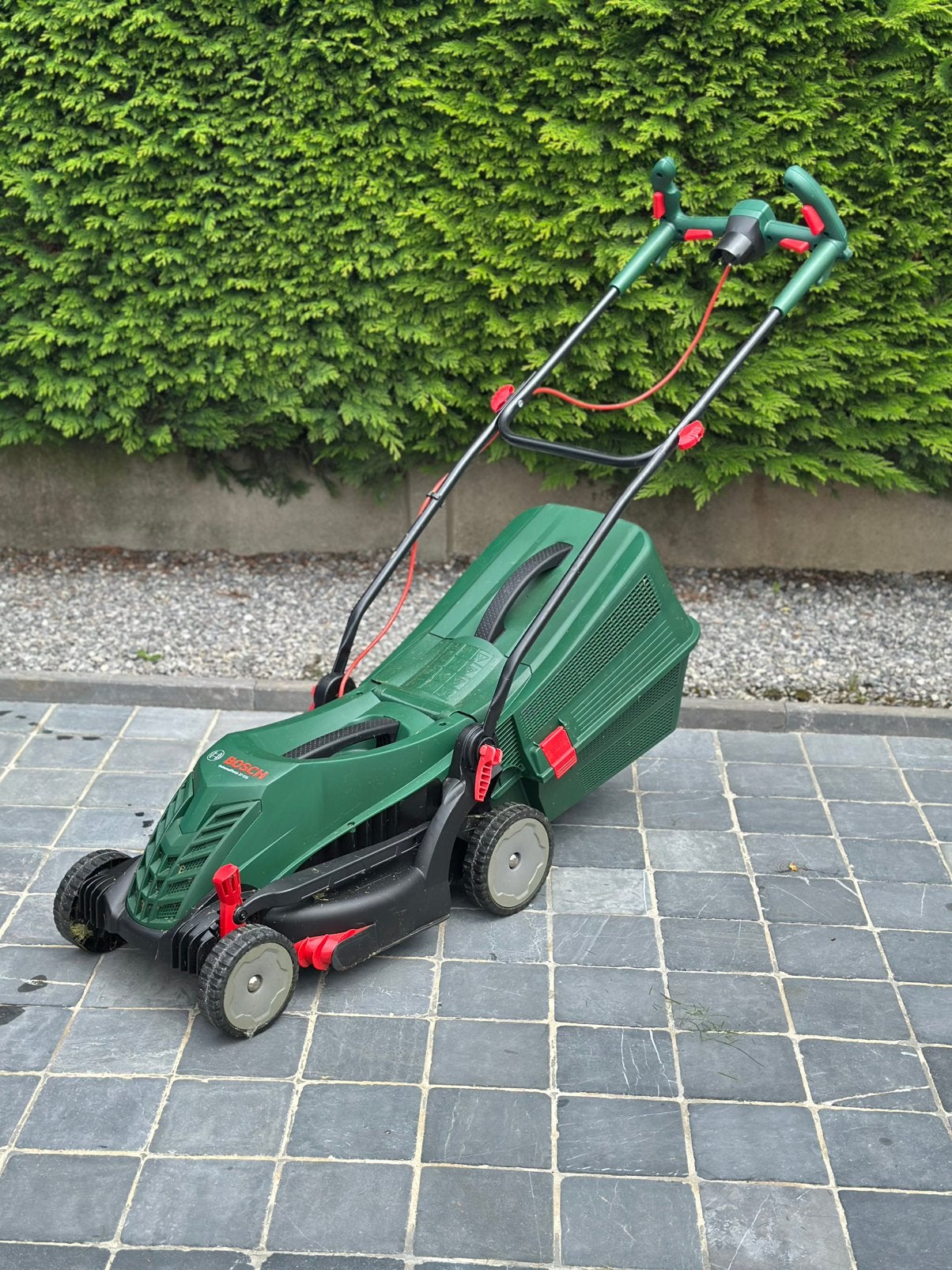 Bosch elektrische grasmaaier, Tuin en Terras, Grasmaaiers, Ophalen, Zo goed als nieuw, 30 t/m 39 cm, Elektrische grasmaaier