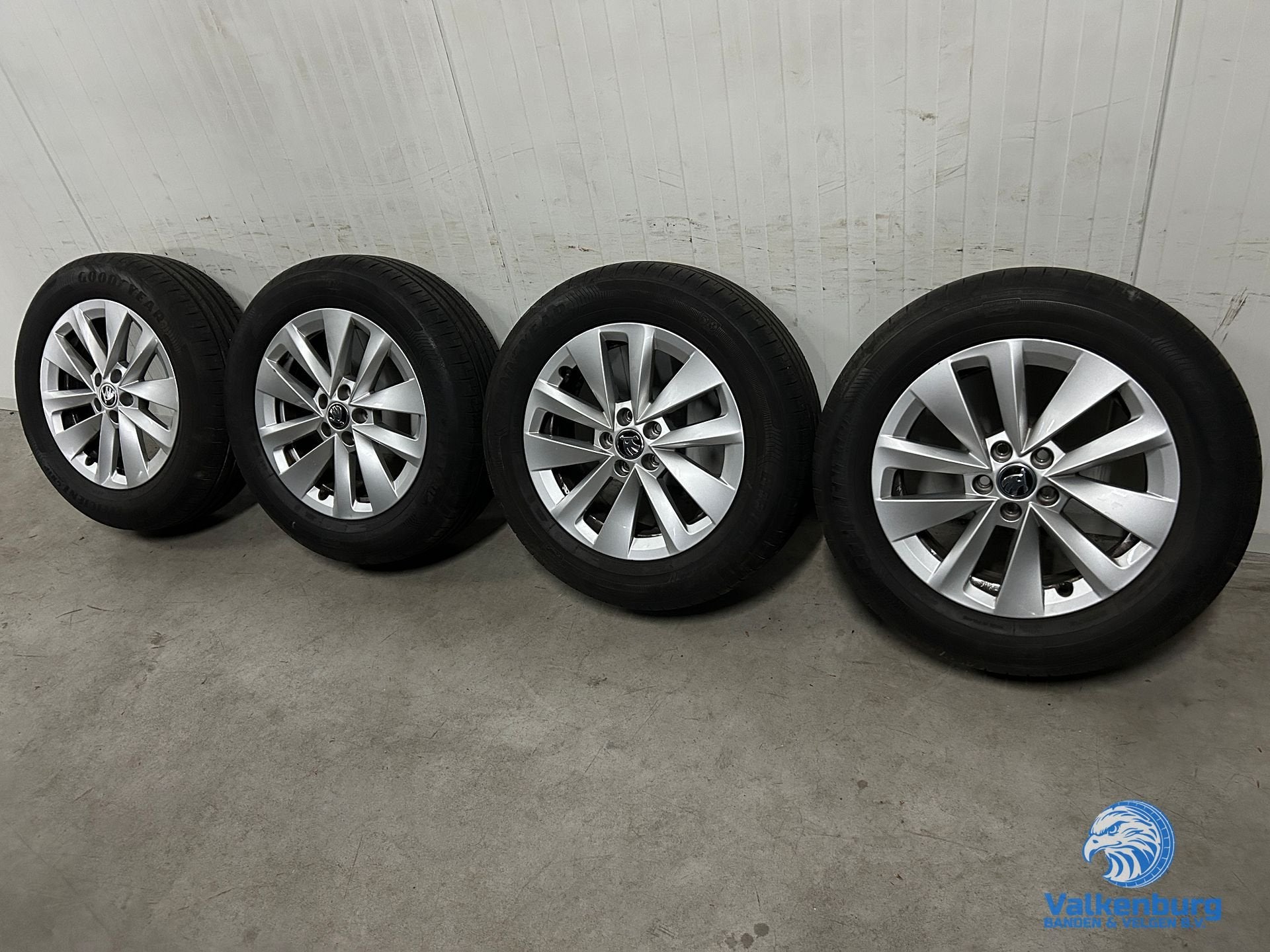 6-7mm! Originele Skoda Scala 16 velgen 5x100 zomerbanden 205, Auto-onderdelen, Gebruikt, -, Banden en Velgen, Zomerbanden