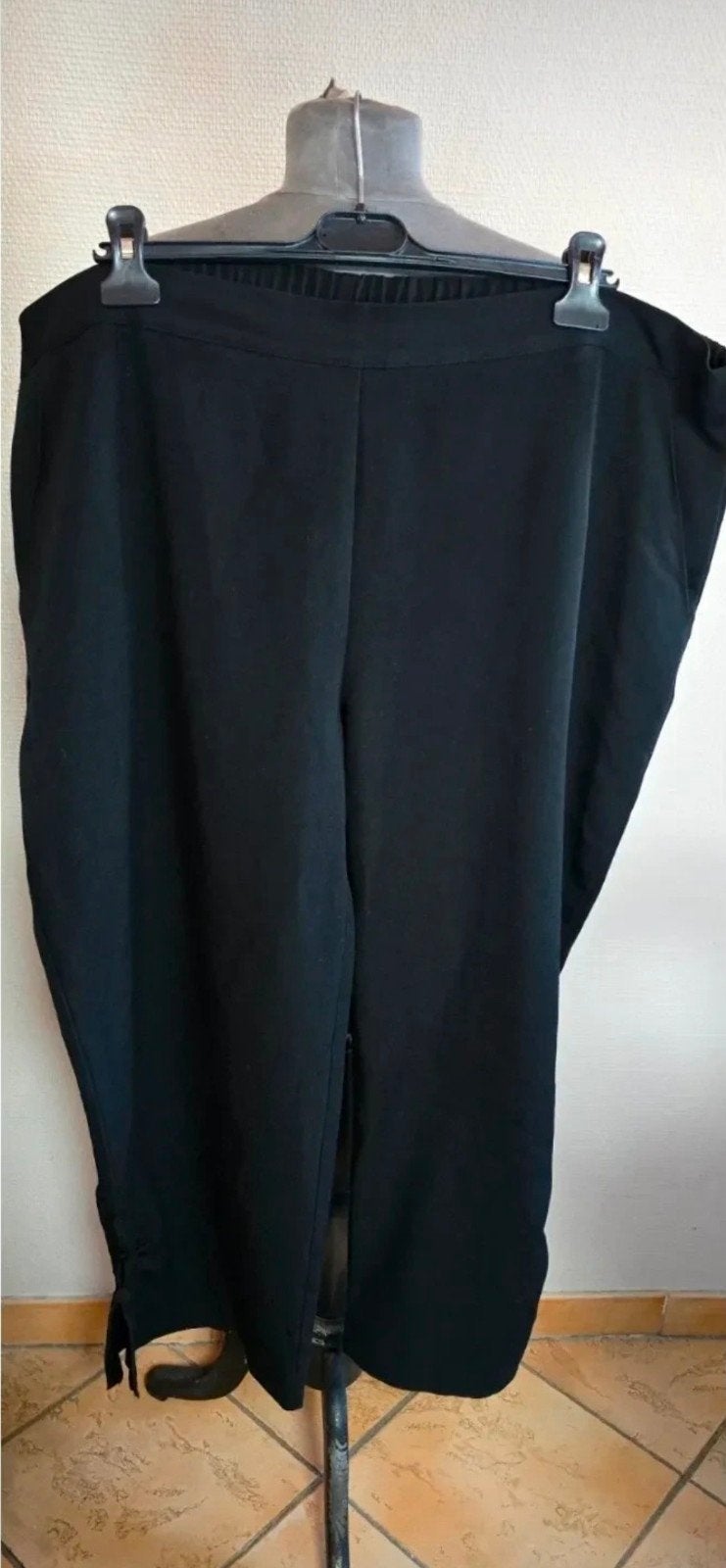 Pantacourt noir Taille 56/58 petit 60, Kleding | Dames, Grote Maten, Ophalen of Verzenden, Zwart