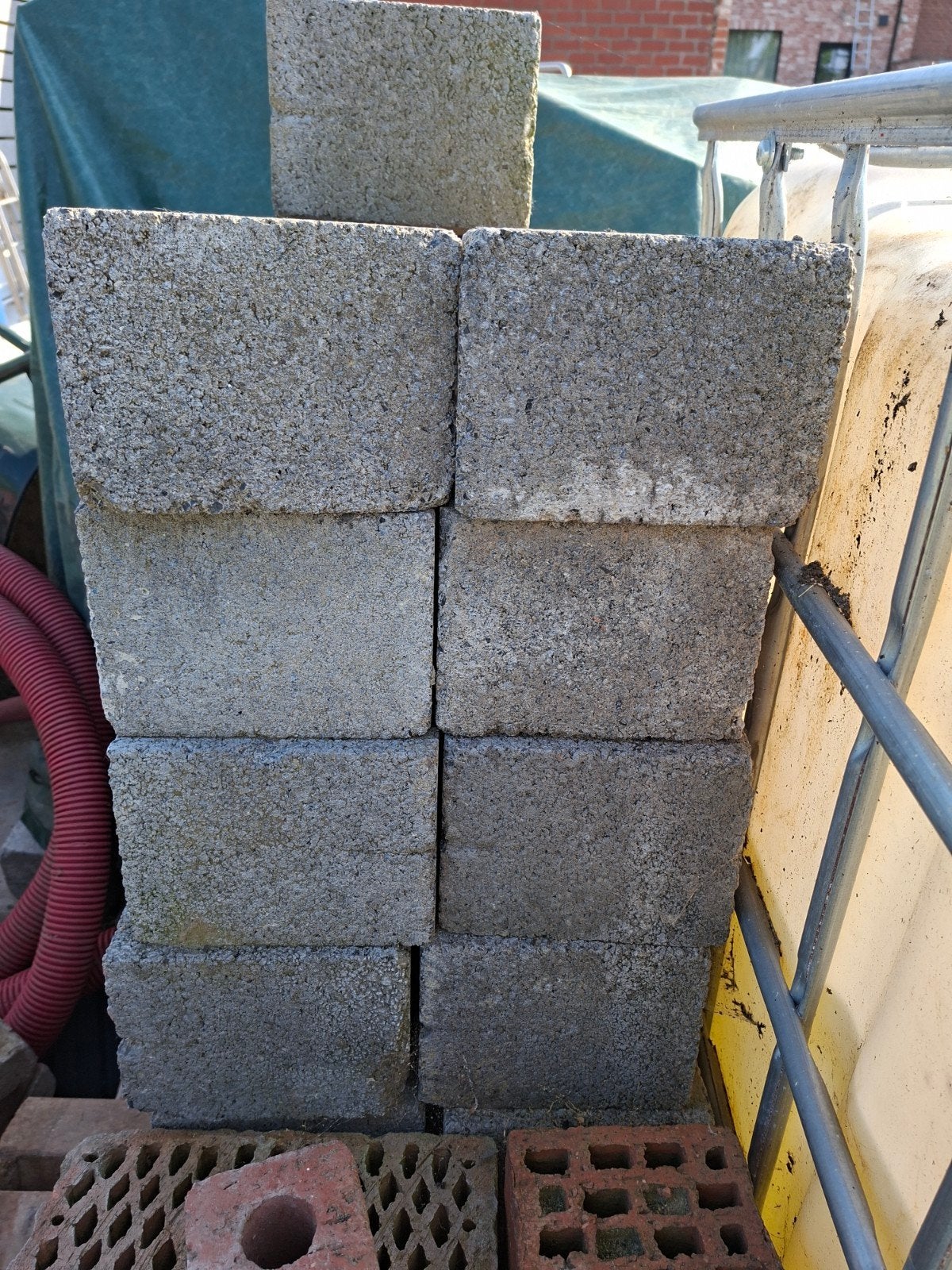 Beton blokken, Enlèvement