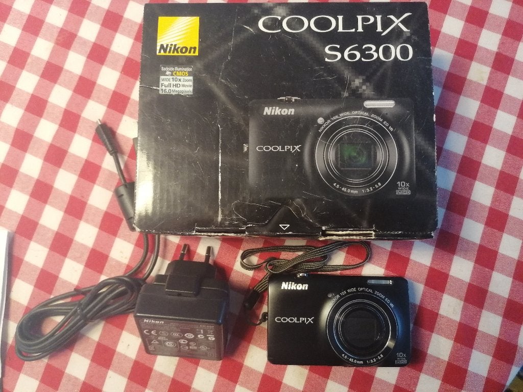 FOREST: NIKON Coolpix S6300 en tres bon etat, 16Mpix, 64GB, TV, Hi-fi & Vidéo, Appareils photo numériques, Utilisé, Appareil photo compact