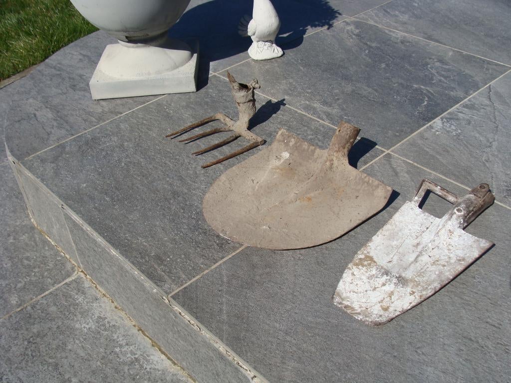 lot anciens outils, râteau à 4 dents, bêche, pelle large, Enlèvement ou Envoi, Utilisé, Râteau