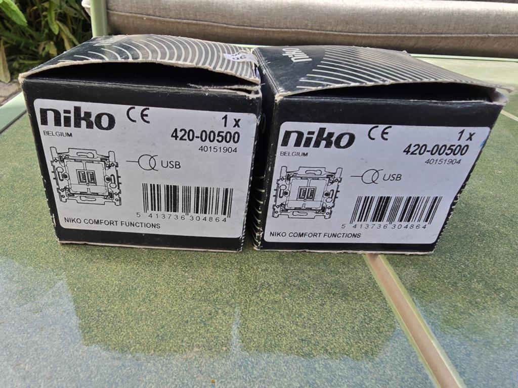 Niko USB inbouwmodule 2 USB lader – Comfort Functions NIEUW, Doe-het-zelf en Bouw, Elektriciteit en Kabels, Stopcontact, Ophalen of Verzenden