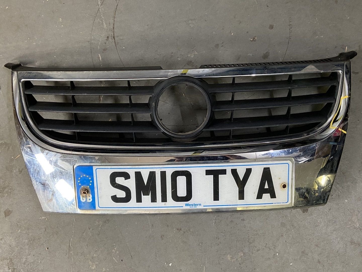 VW Touran grill bumpergrill 2006-2010, Auto-onderdelen, Gebruikt, -, -, Ophalen of Verzenden