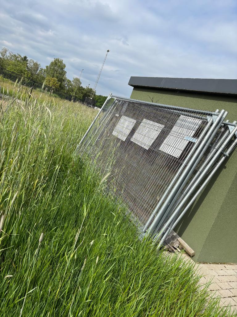 Herrashekken + 2 werfdeuren, Doe-het-zelf en Bouw, Ophalen, Zo goed als nieuw, IJzer, Overige typen