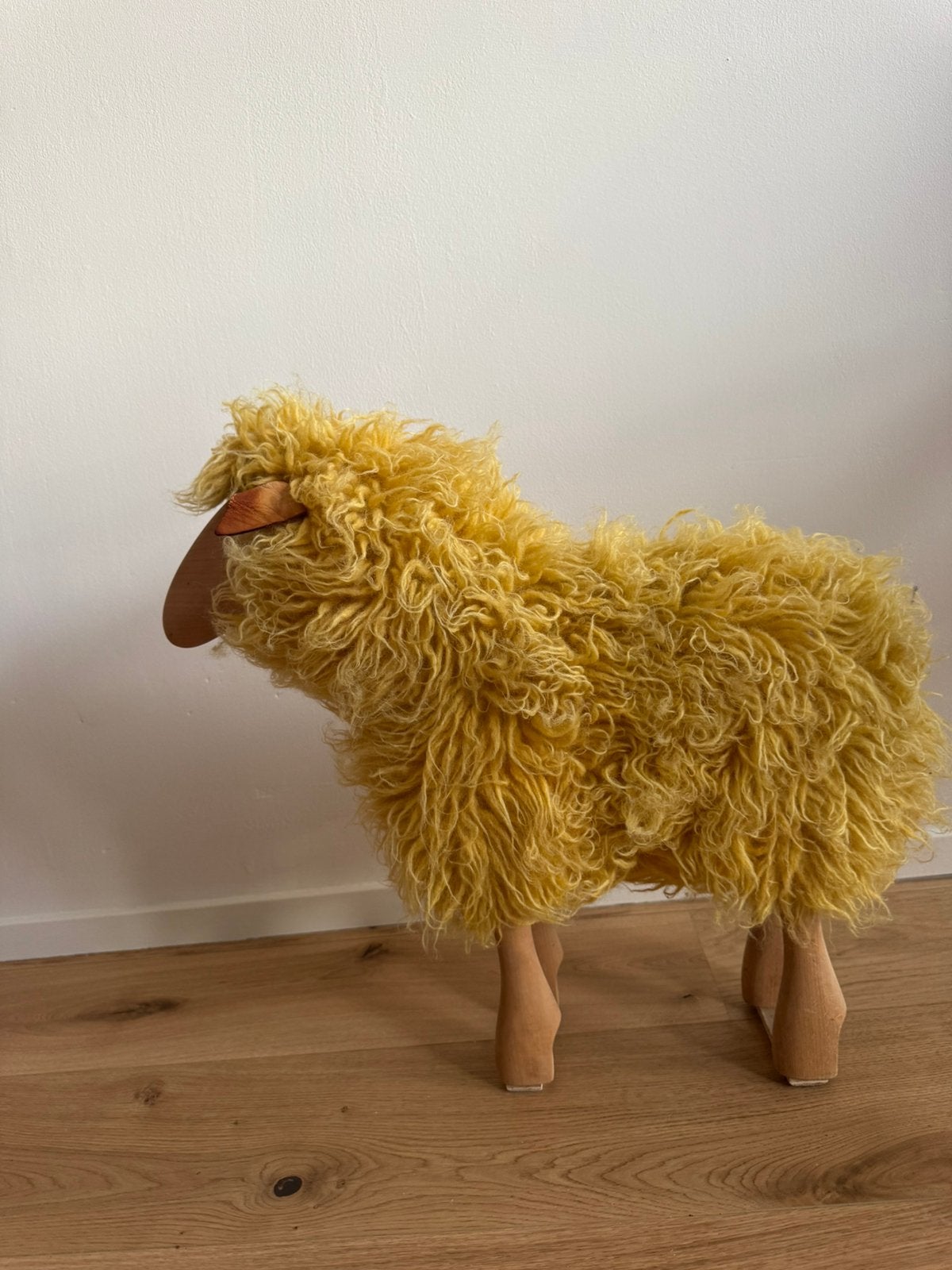 Mouton décoratif en jaune, Enlèvement, Utilisé