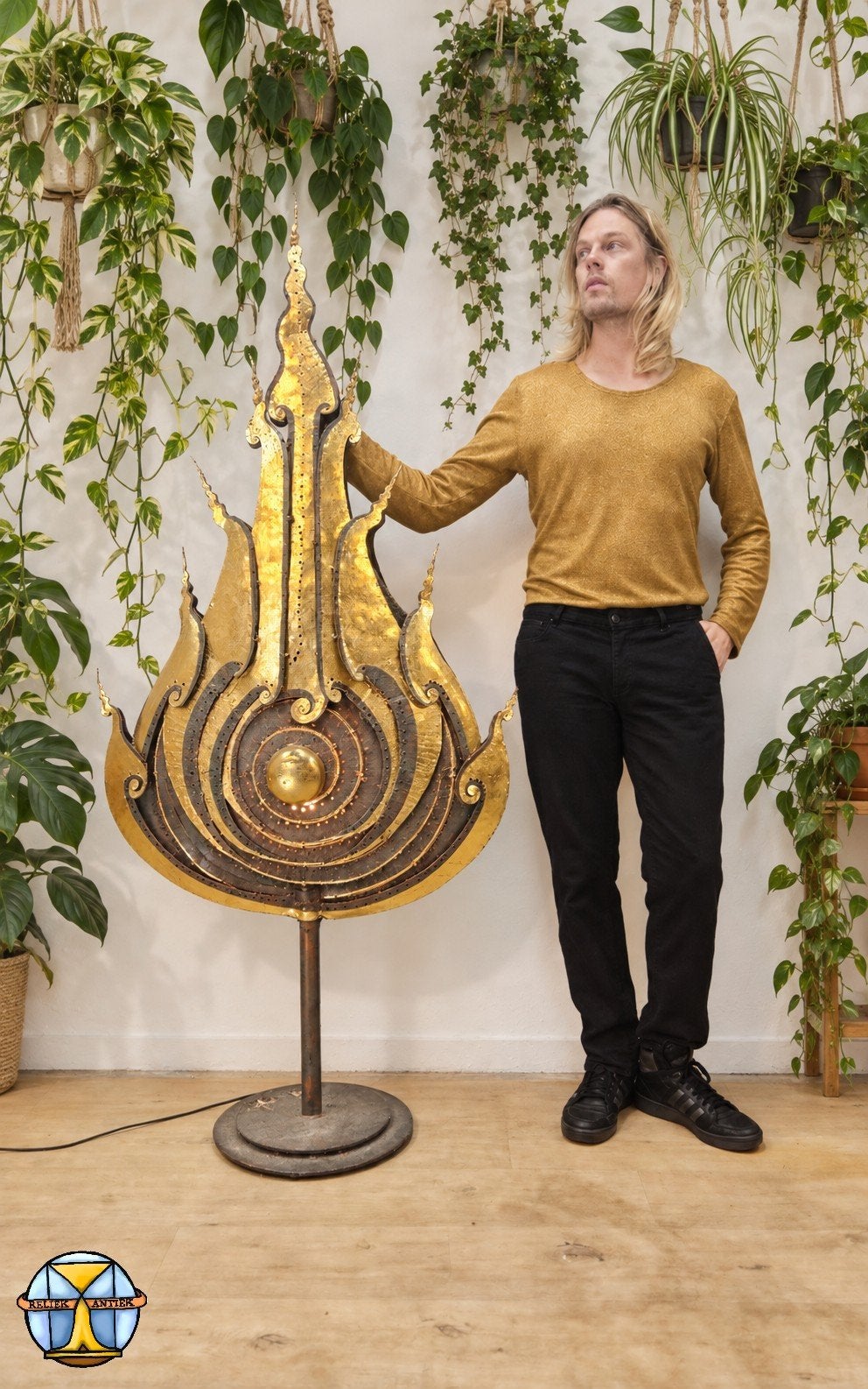 Unieke grote metalen Thaise kunst sculptuur vloerlamp goud, Ophalen of Verzenden