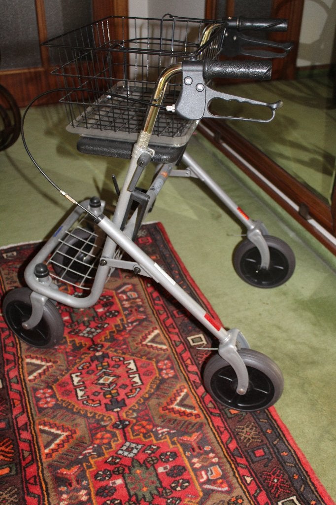 Rollator Thuasne Senioren hulp, Sport en Fitness, Ophalen, Zo goed als nieuw