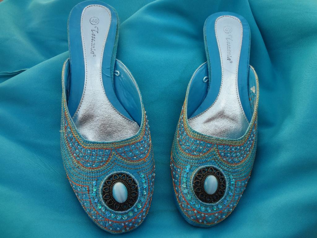 Muiltjes met pareltjes, Kleding | Dames, Schoenen, Toscania, Zo goed als nieuw, Sandalen of Muiltjes, Ophalen of Verzenden