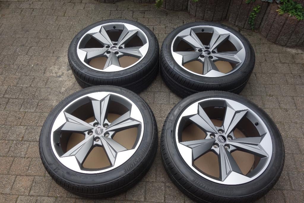 Audi Q4 E-Tron Nieuwe 21 inch RS Velgen en All Season banden, Ophalen, Banden en Velgen, Nieuw, 21 inch