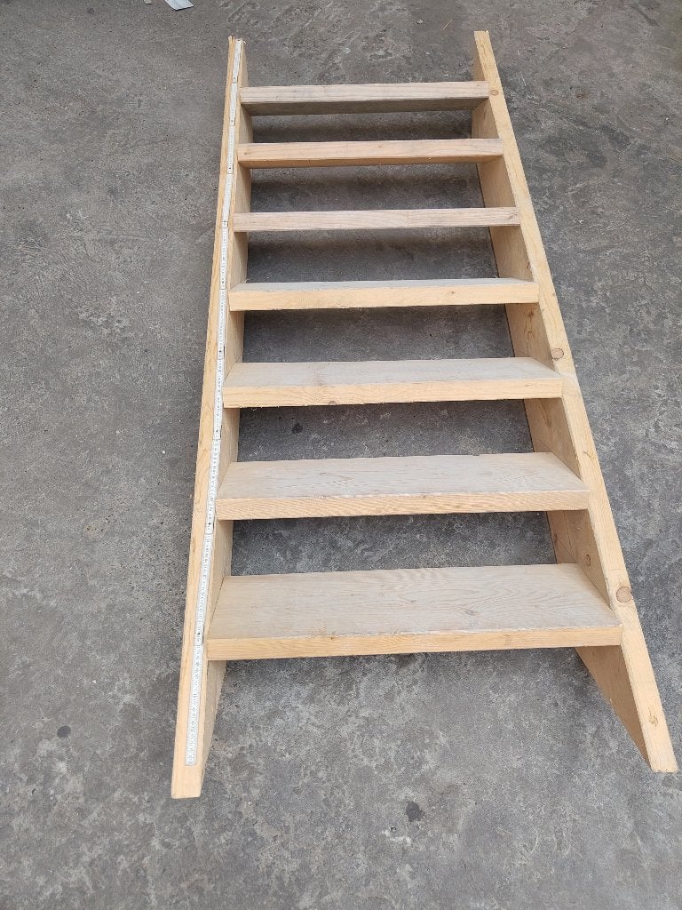 DEUX ESCALIERS BOIS, Bricolage & Construction, Enlèvement, Utilisé, Escalier, Moins de 2 mètres