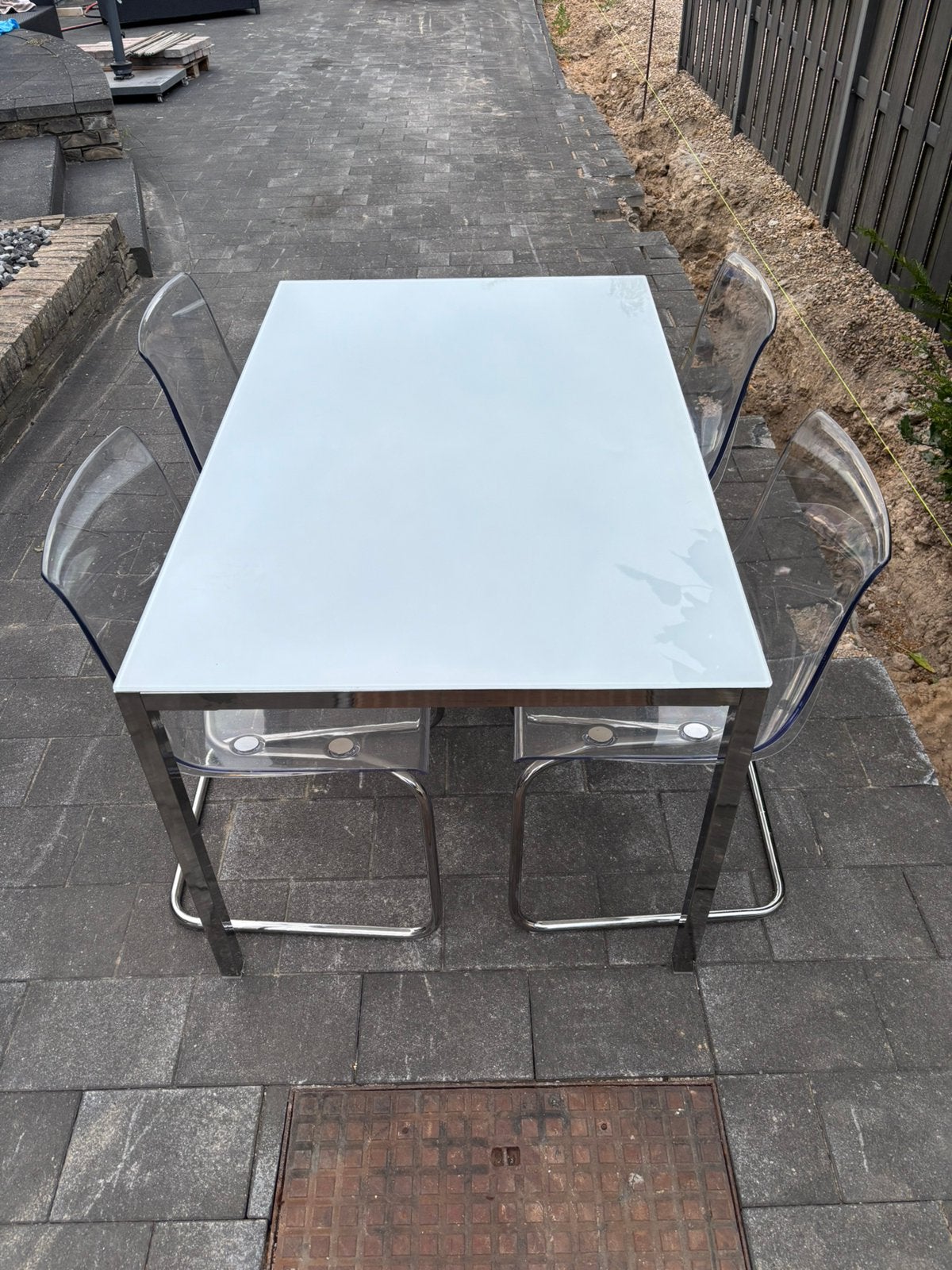 Glazen keukentafel en 4 transparante stoelen, Huis en Inrichting, Ophalen, Gebruikt, 100 tot 150 cm, 50 tot 100 cm