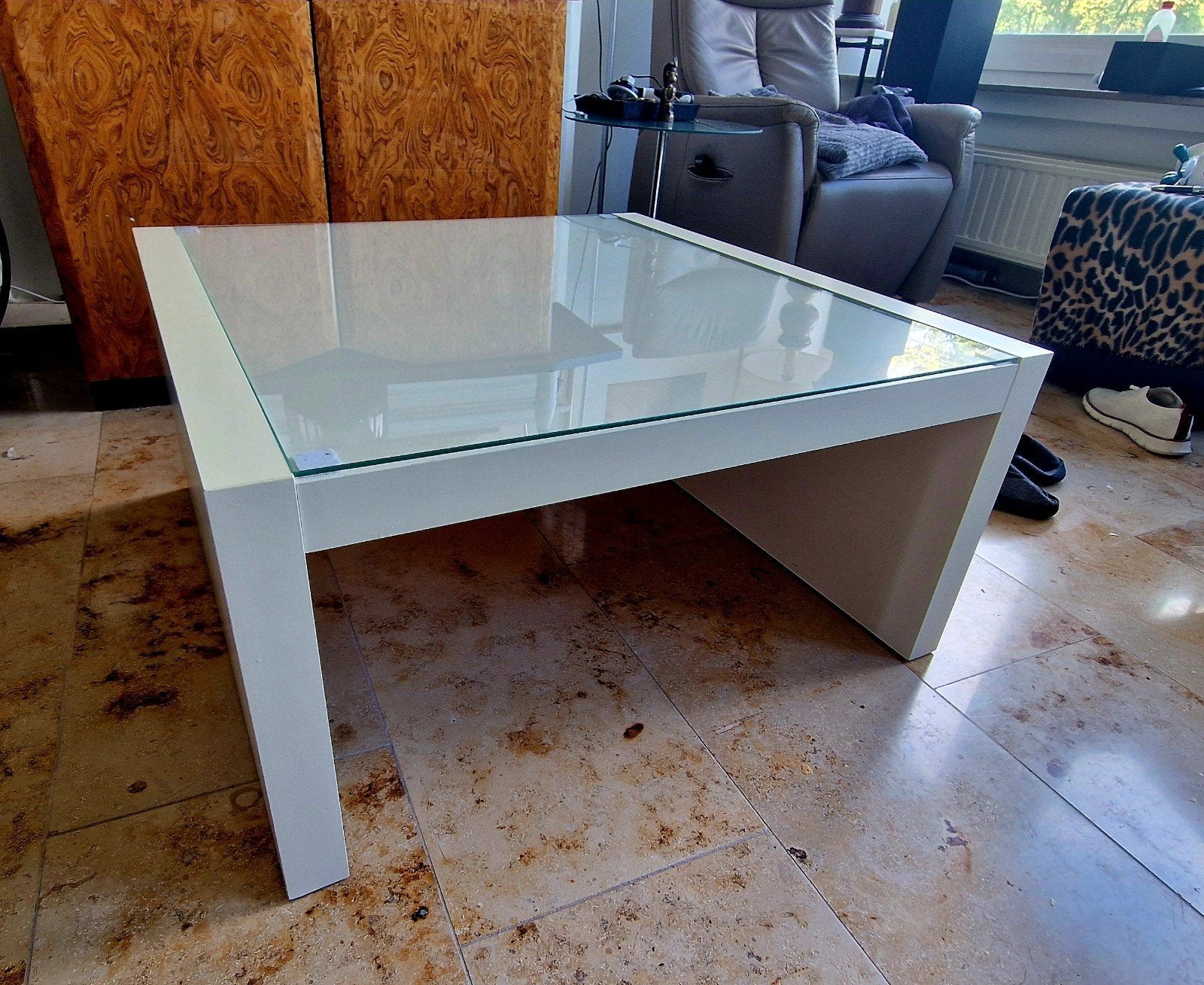 Witte salontafel met glazen blad, Huis en Inrichting, Tafels | Salontafels, Ophalen