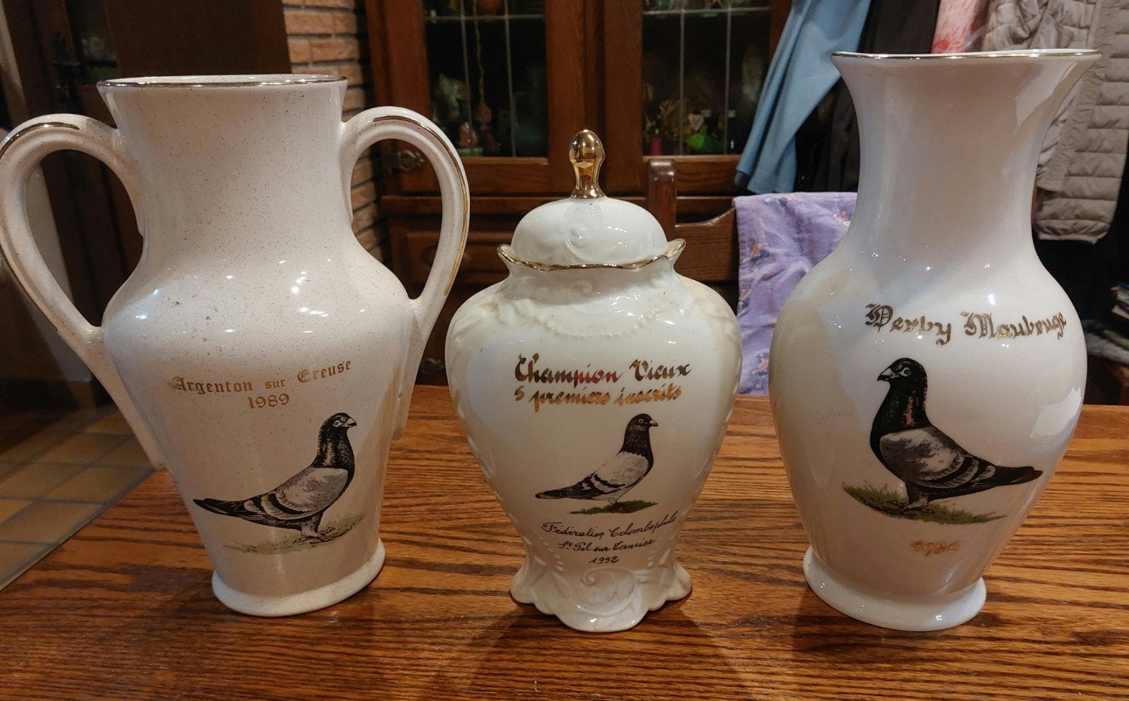 lot de 3 vases en porcelaine en bonne état., Enlèvement ou Envoi
