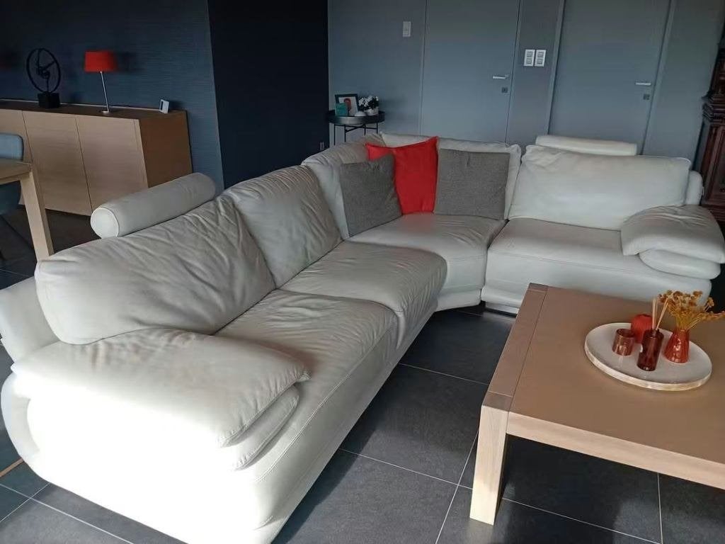 Hoeksalon, Enlèvement
