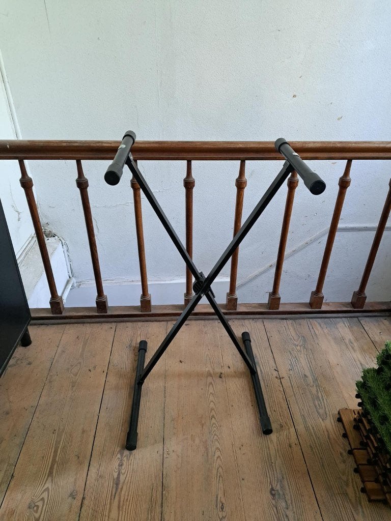 Pied support synthétiseur, Muziek en Instrumenten, Standaarden, Ophalen, Zo goed als nieuw, Muziekstandaard, Keyboard of Synthesizer