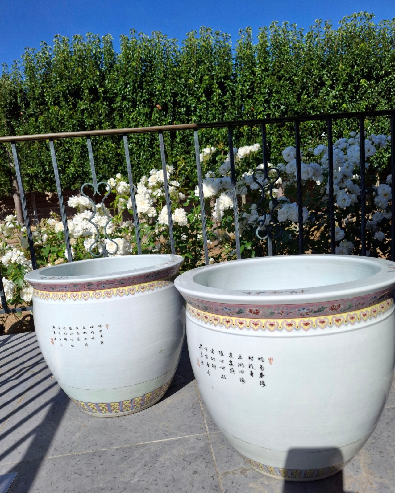 tweemaal sierpotten met Chinese tekeningen., Tuin en Terras, Ophalen, Steen, Gebruikt, Rond