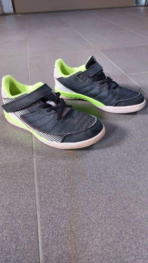 zaalvoetbalschoen decathlon eskudo 34, Sport en Fitness, Voetbal, Ophalen, Gebruikt, Schoenen