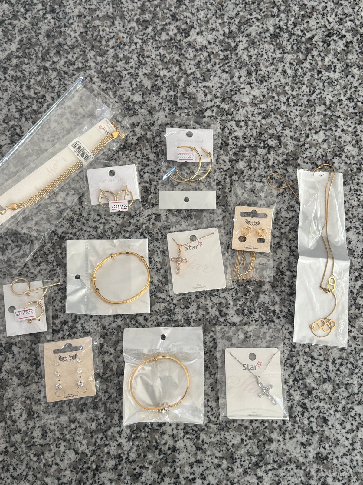 Lot de 10 bijoux neuf en acier inoxydable, Bijoux, Sacs & Beauté, Neuf, Enlèvement ou Envoi, Or, Avec strass