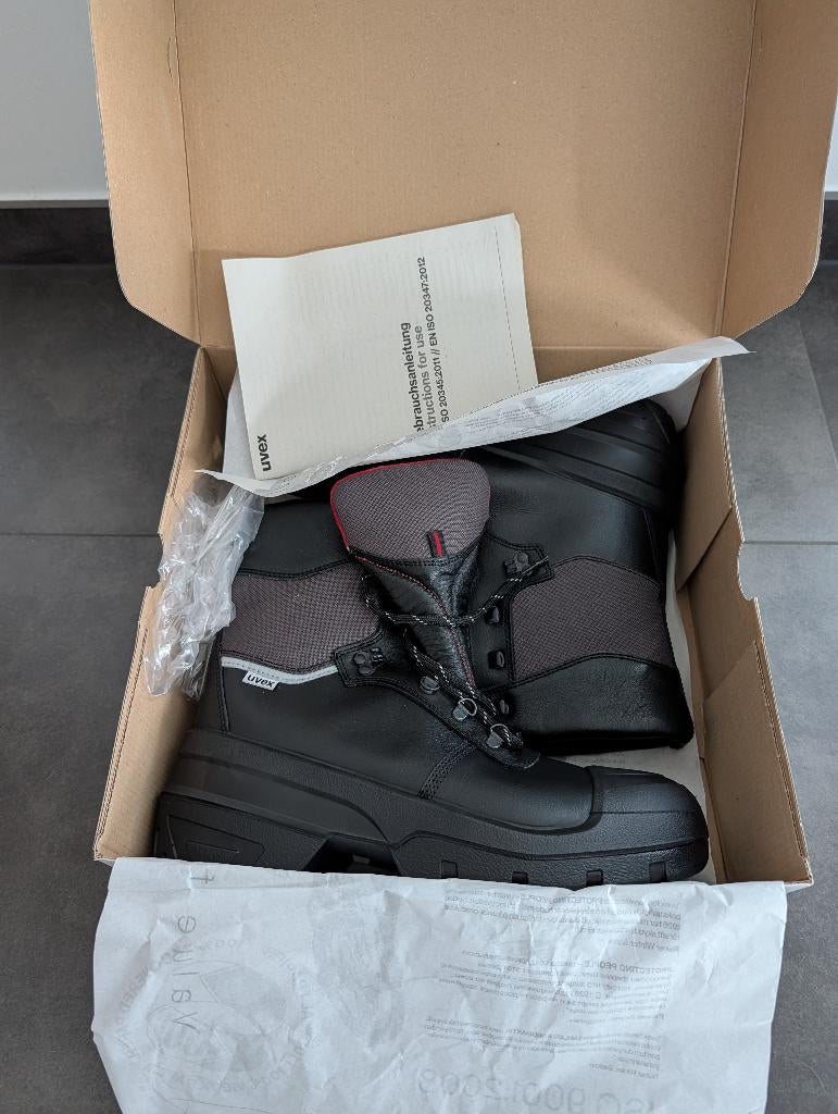 Nieuwe Uvex veiligheidsschoenen – maat 45, Bricolage & Construction, Vêtements de sécurité, Neuf, Enlèvement