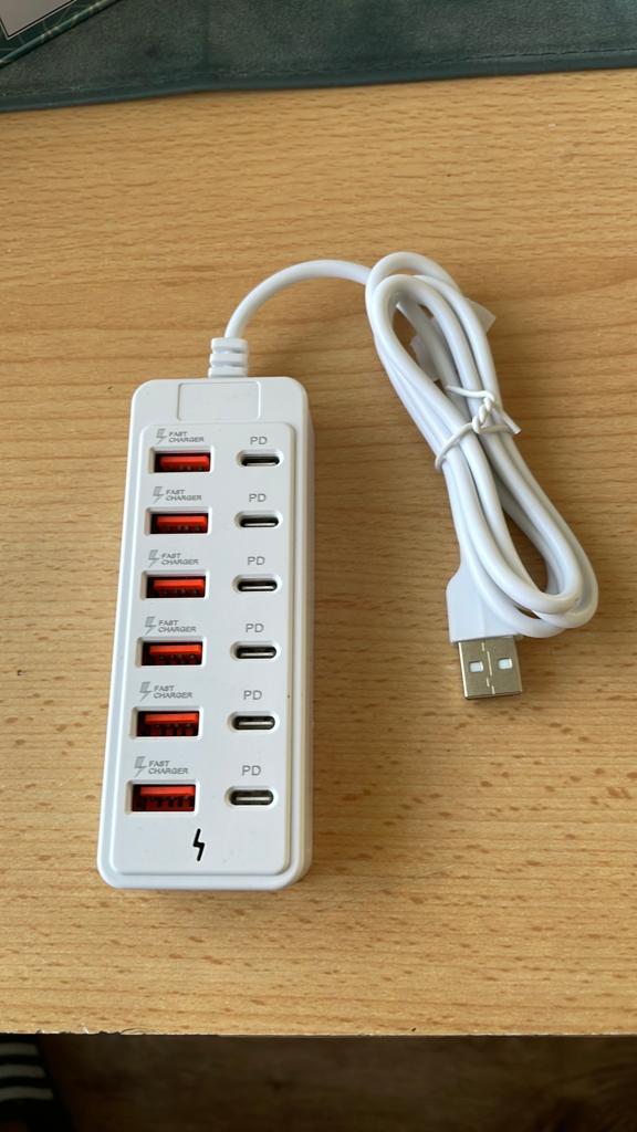 Usb + PD fast charging ports, Informatique & Logiciels, Clés USB, Enlèvement, Neuf