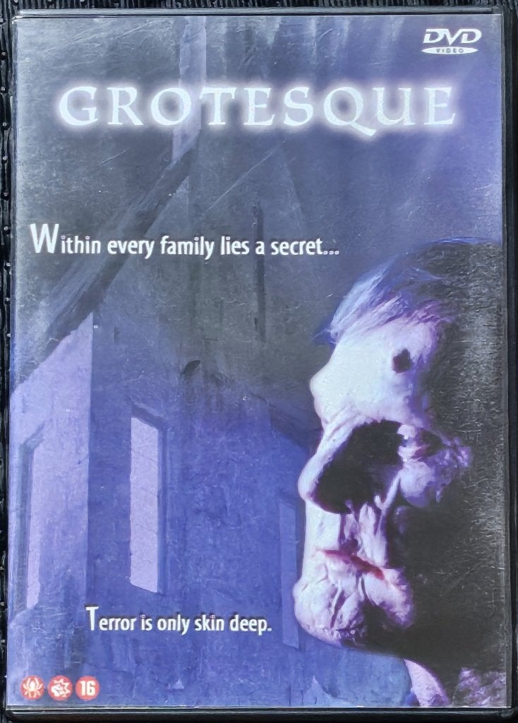 Grotesque (2009), Ophalen of Verzenden, Zo goed als nieuw, Engels, Nederlands