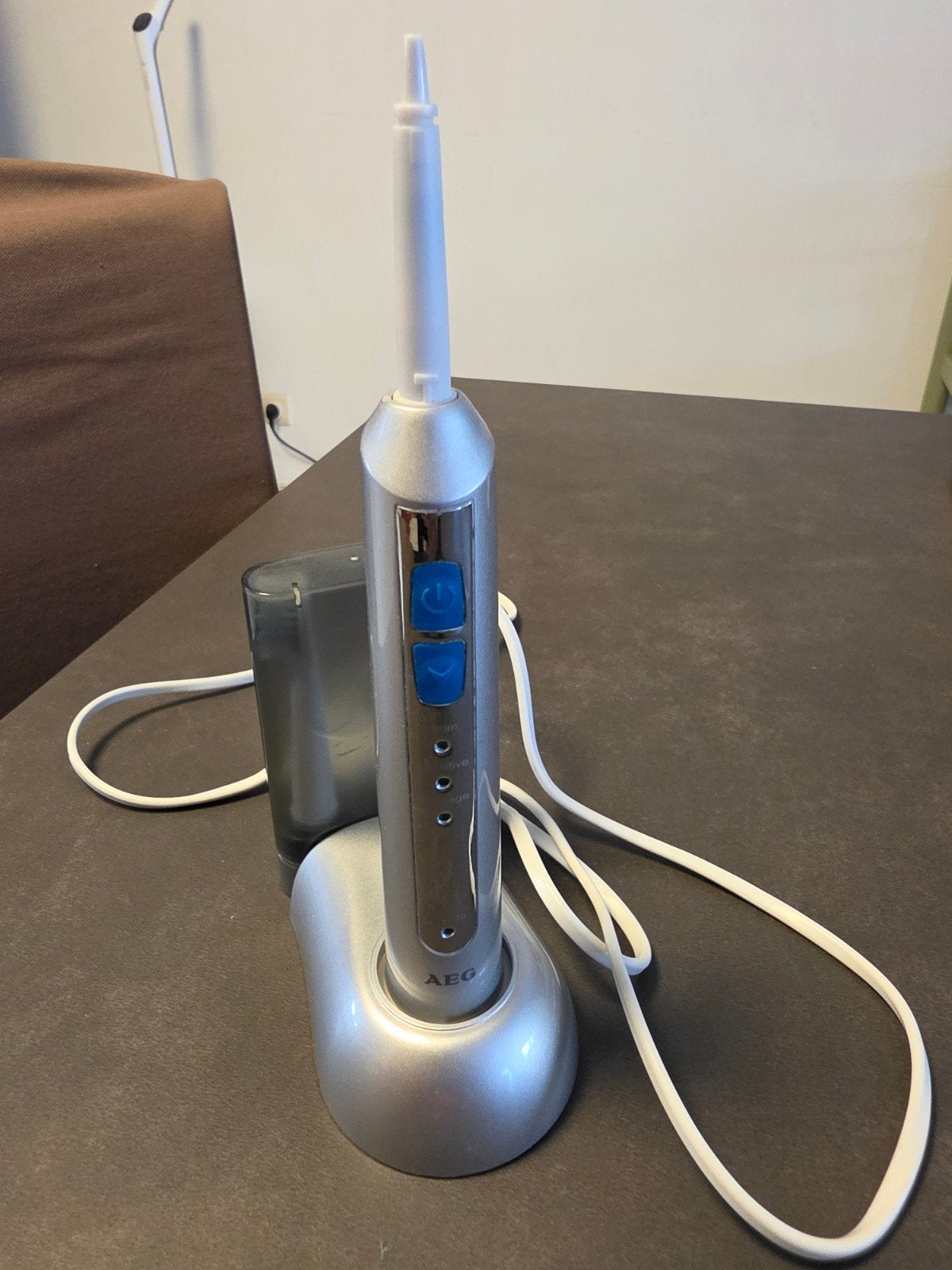 Brosse a dent électrique AEG  avec chargeur, Enlèvement ou Envoi, Comme neuf, Brosse à dents