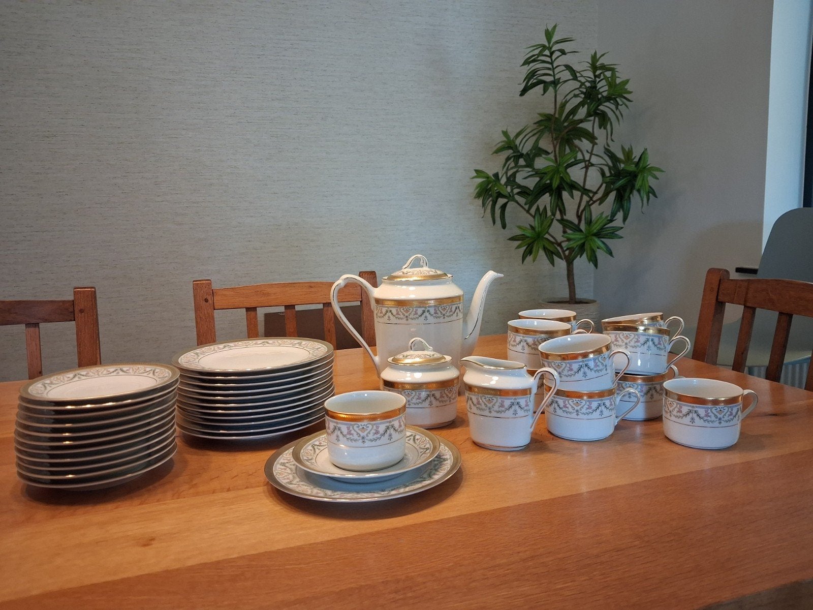 Magnifique service à café en porcelaine de 39 pièces — Arabe, Enlèvement