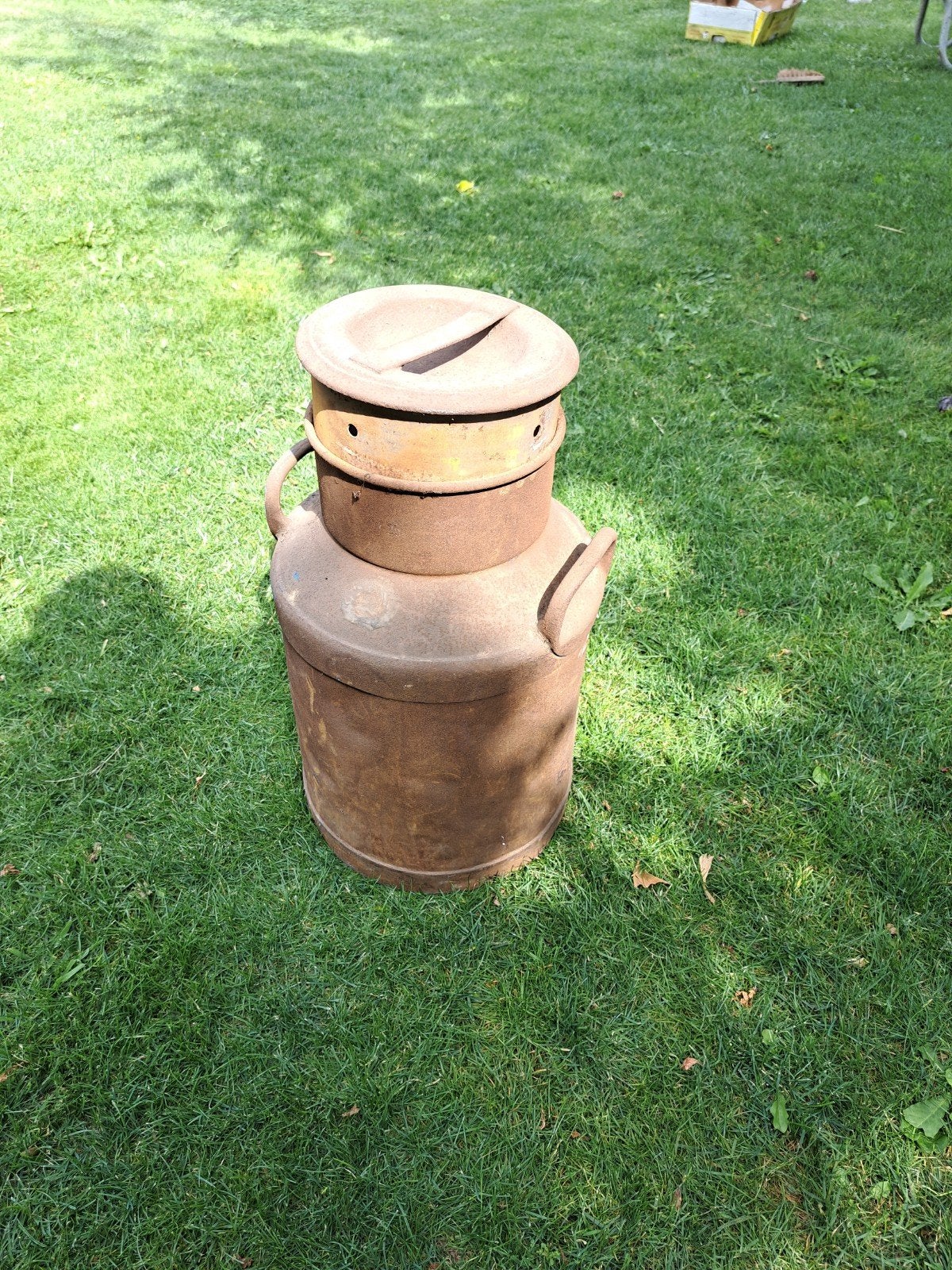 Oude metalen melkstoop, Ophalen