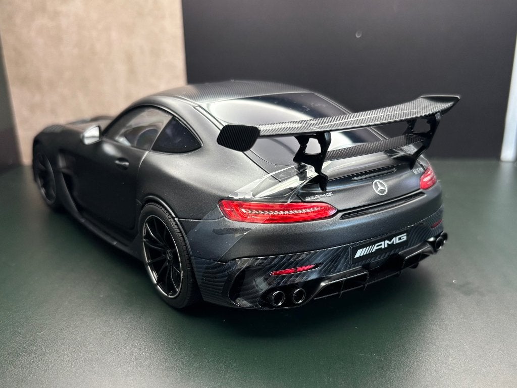 1:18  Mercedes-AMG GT Black series, Hobby & Loisirs créatifs, Voitures miniatures | 1:18, Enlèvement ou Envoi, Comme neuf, Voiture