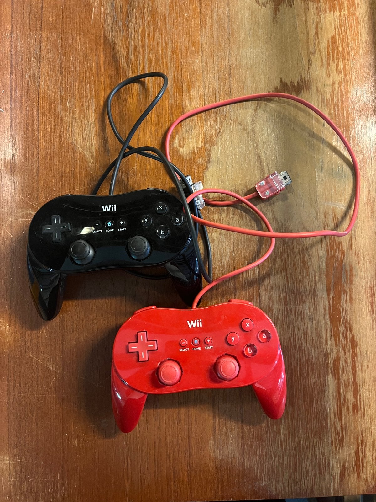 Wii Pro Controller Zwart / Rood, Ophalen of Verzenden, Gebruikt, Wii, Overige controllers