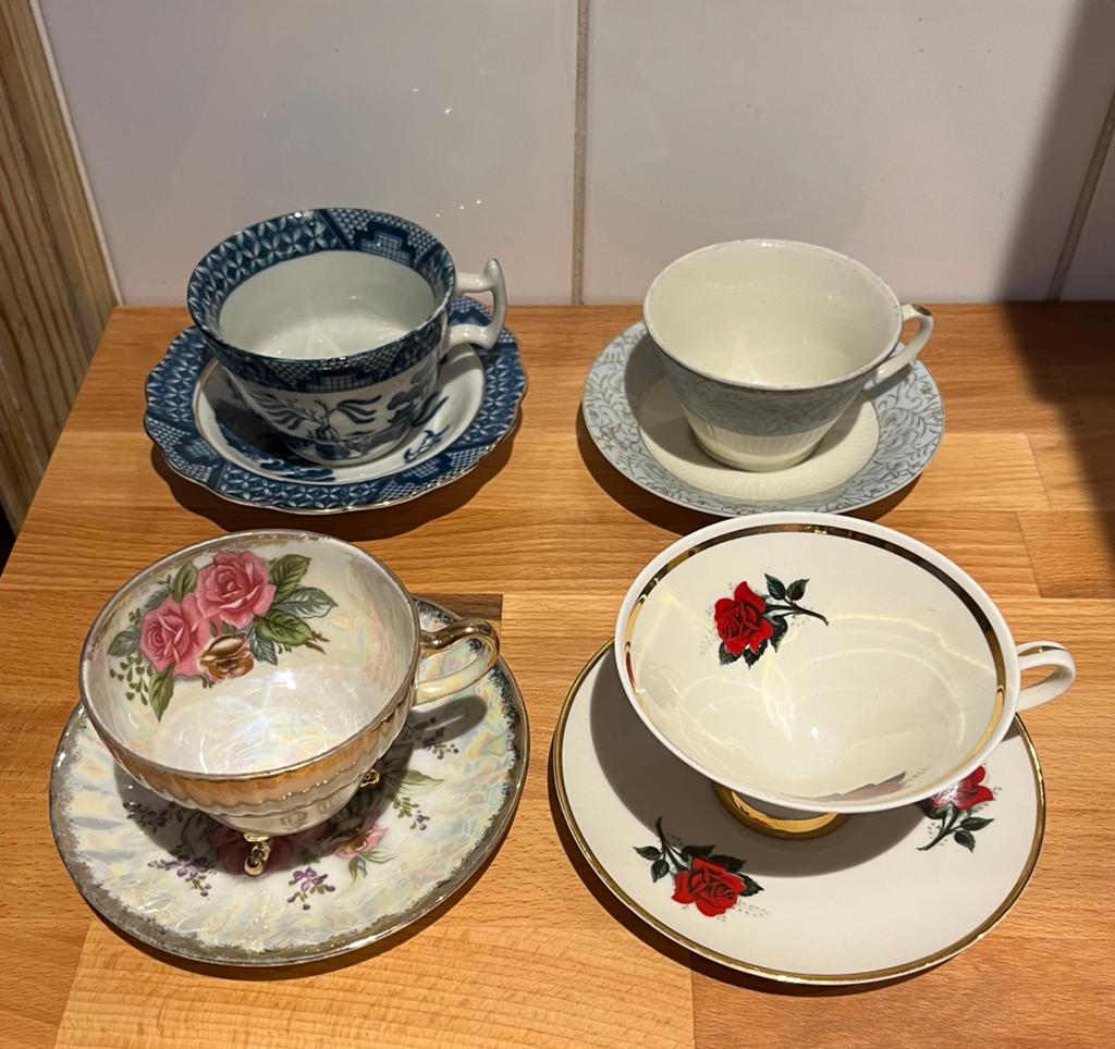 Tasses et sous tasses en pocelaine, Enlèvement