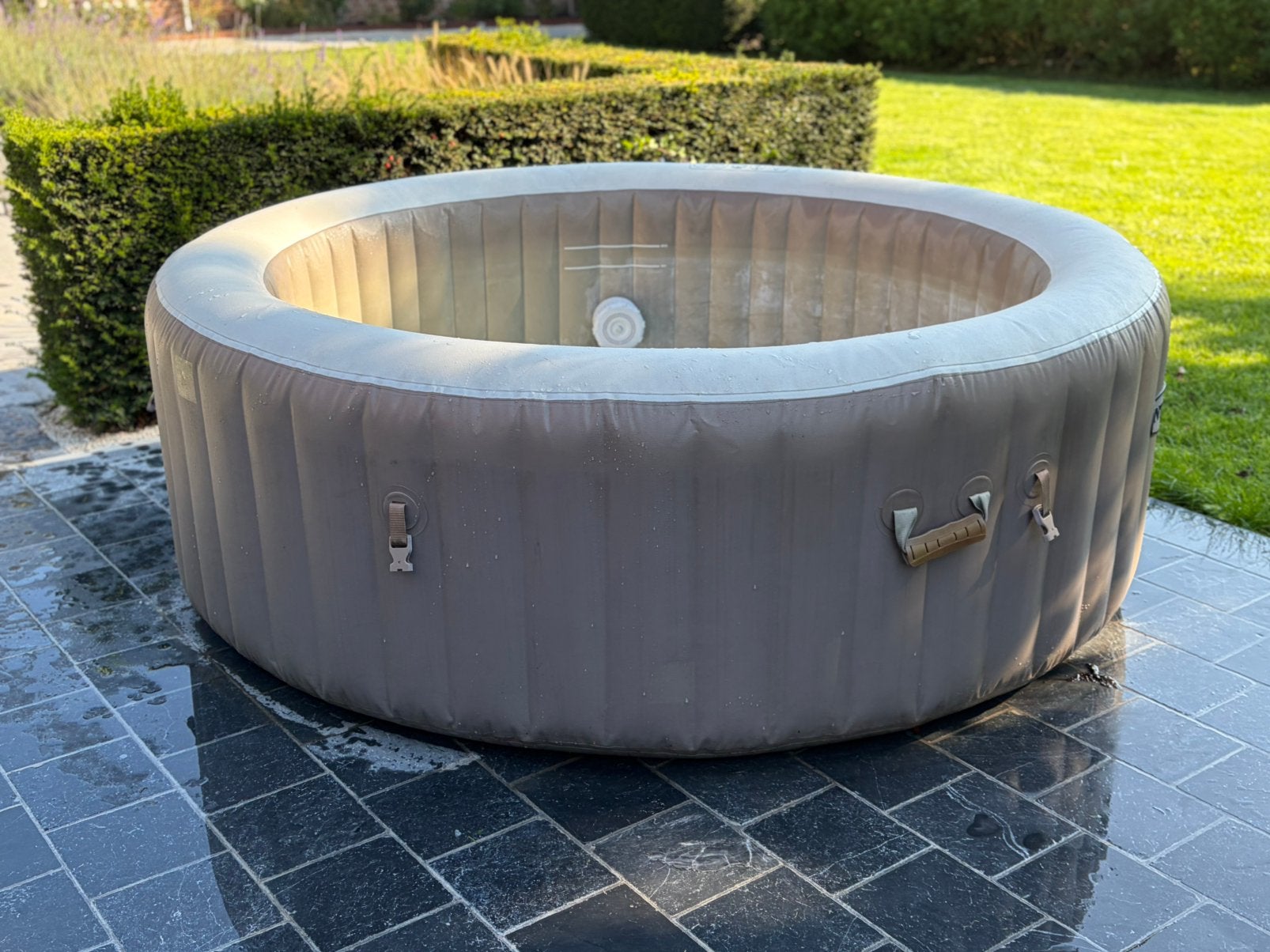 Intex jacuzzi + thermische afdekking, Tuin en Terras, Ophalen, Zo goed als nieuw