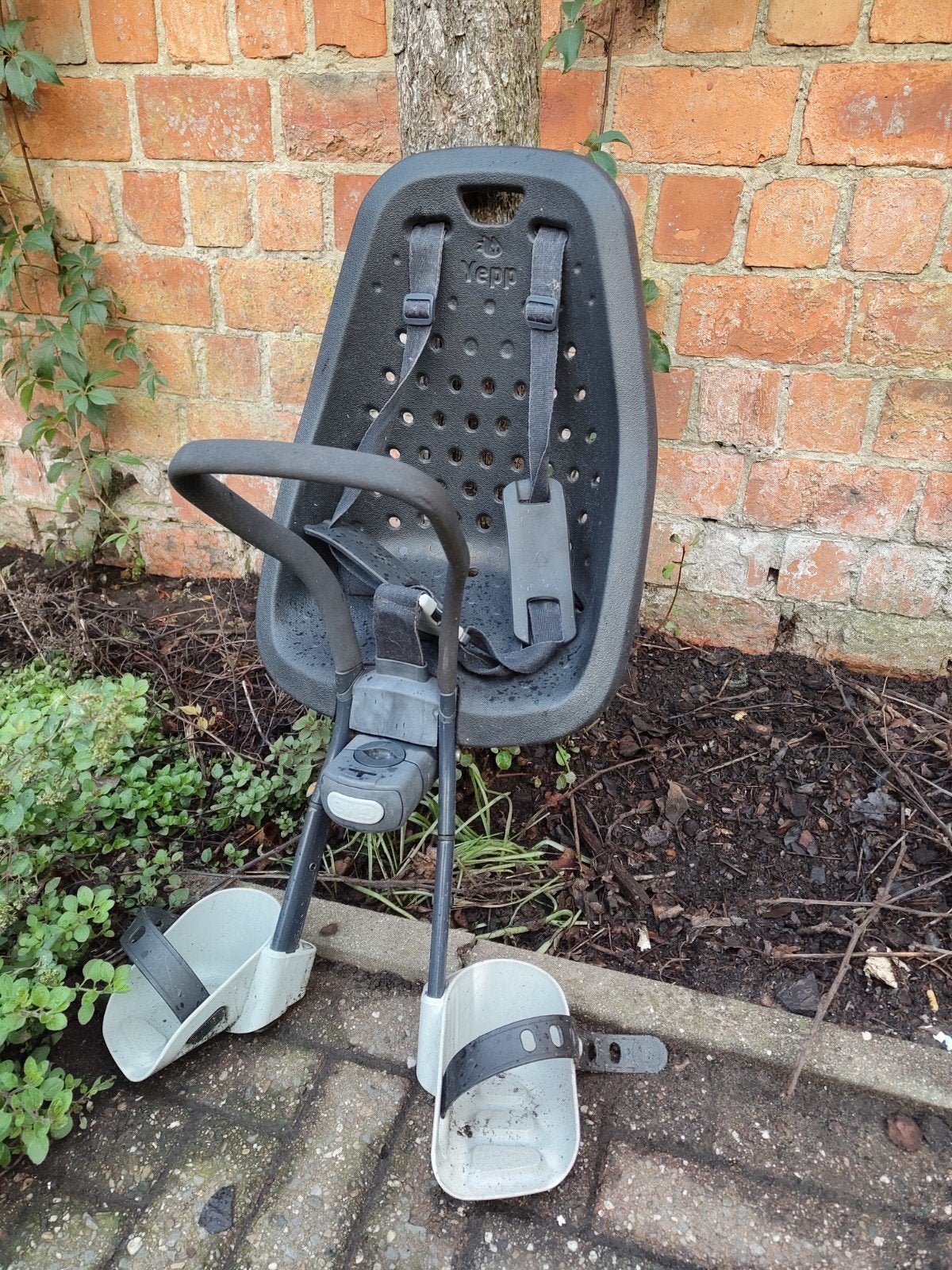 Yepp mini fietsstoeltje met adapter, Ophalen, Voetsteuntjes, Yepp (Thule), Voorzitje