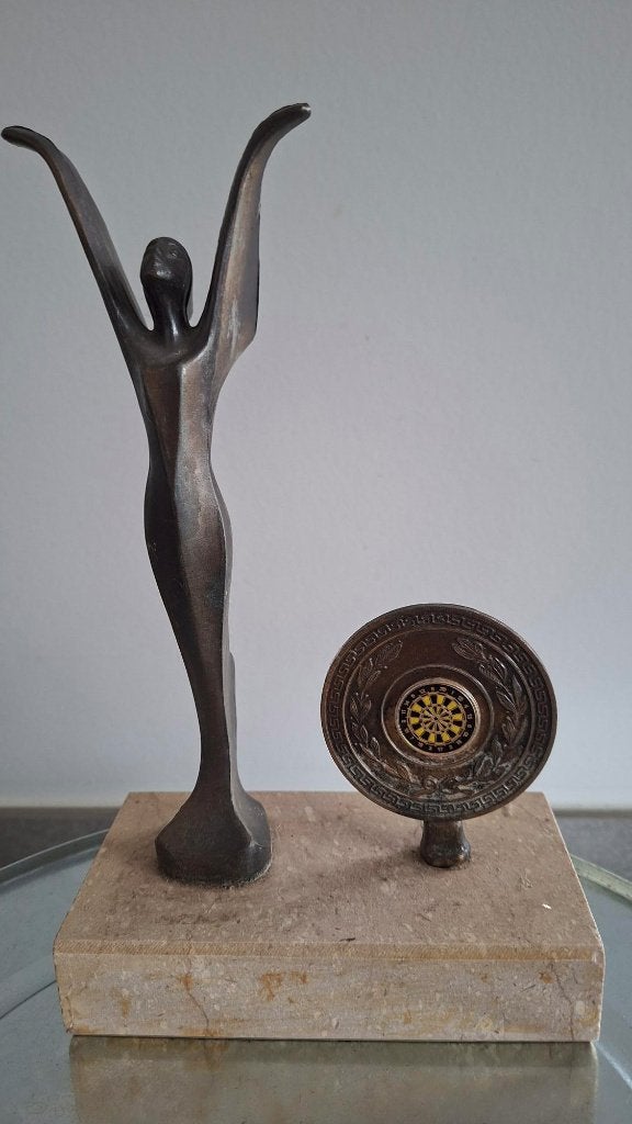 oude darts sport trofee met bronzen figuur, Enlèvement ou Envoi