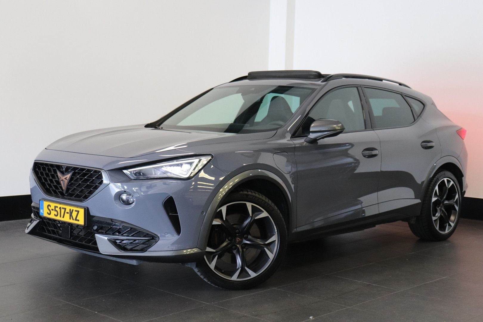 Cupra Formentor 1.4 e-Hybrid 245PK VZ Black Edition | Pano |, Auto's, Cupra, 12 kWh, Bedrijf, 33 g/km, Hybride Elektrisch/Benzine