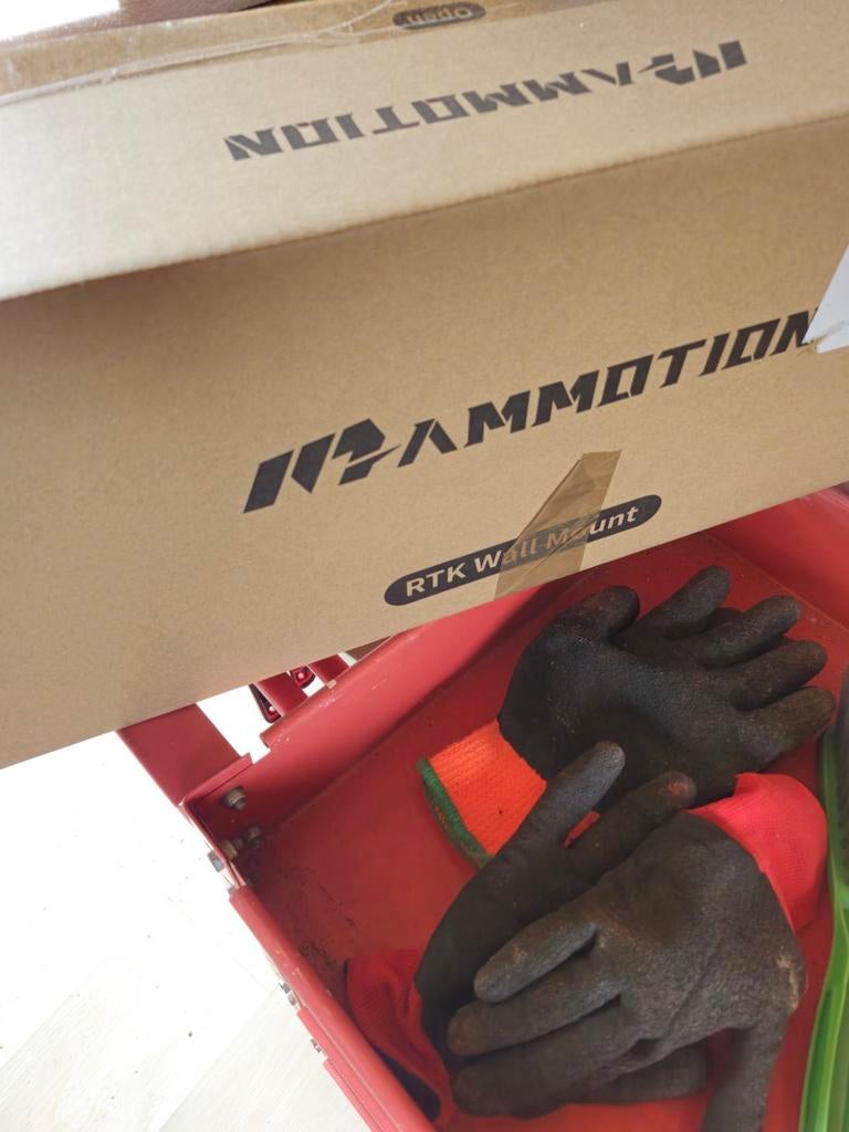 Mammotion Luba wall mount voor RTK ontvanger, Enlèvement