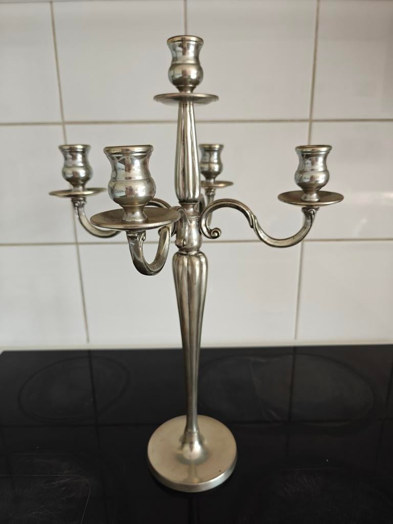 Vijfarmige kandelaar 45 cm, verzilverd tin 95%
- 2,250 kg, Antiek en Kunst, Ophalen