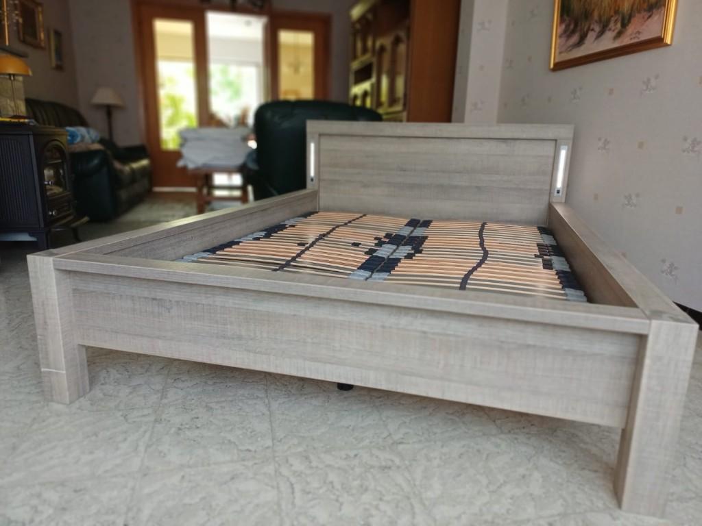 Bed met verlichting en lattenbodem, Ophalen, Overige materialen, Gebruikt, Tweepersoons