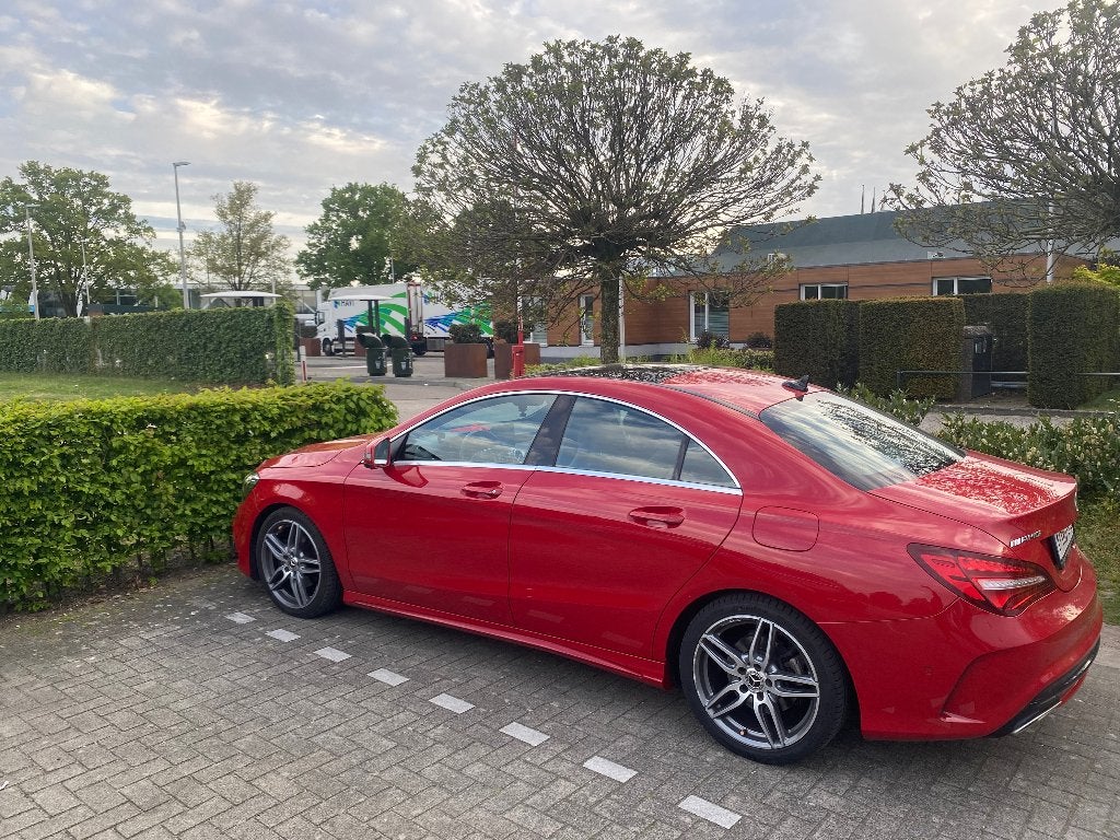 Mercedes CLA 180, Autos, Mercedes-Benz, Rouge, Achat, Boîte manuelle, Entretenue par le concessionnaire