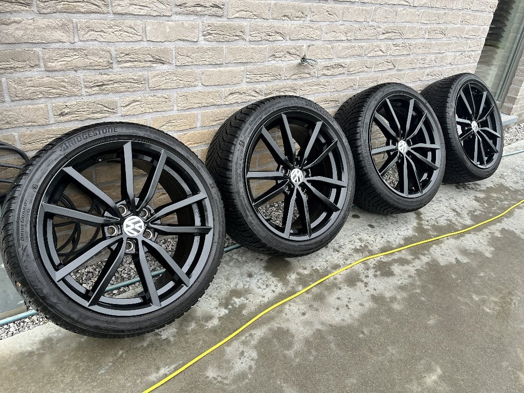 Complete set winterwielen VW Golf R 8, Auto-onderdelen, Banden en Velgen, Ophalen, 18 inch, Gebruikt, Velg(en)