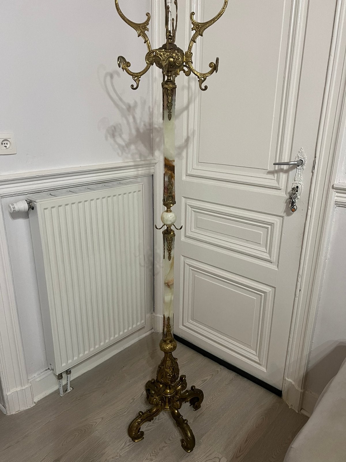 Porte manteau, Enlèvement