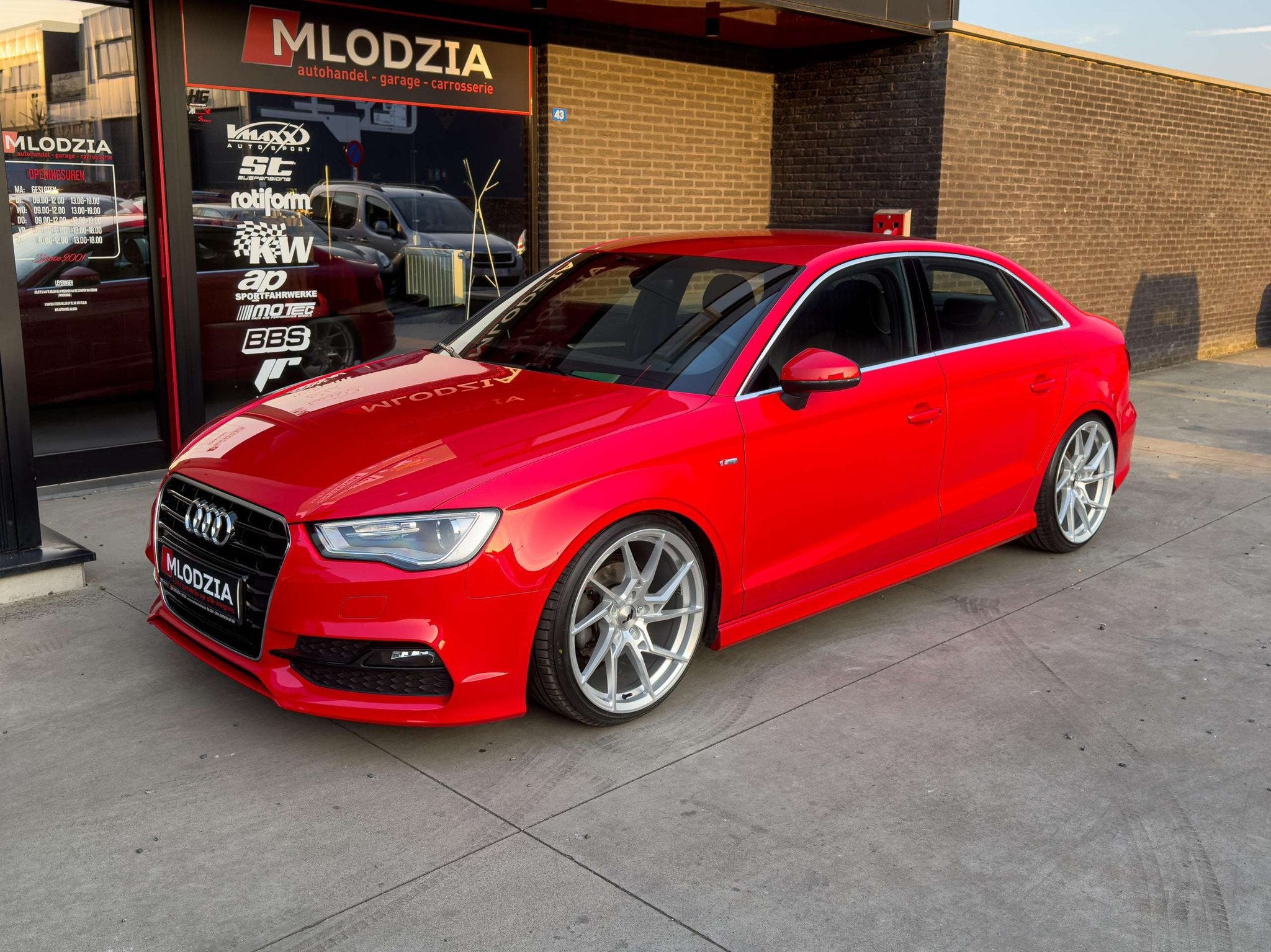 Audi A3 limo Sline TUNED Vmaxx + 19" breedset JR33, Voorwielaandrijving, 4 deurs, Gebruikt, 4 cilinders