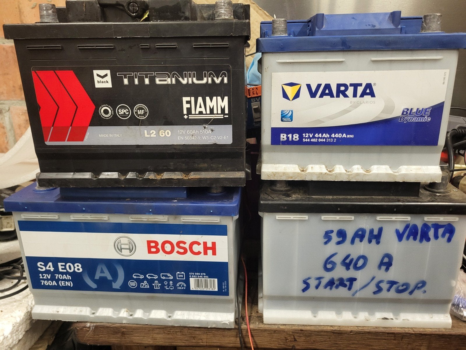 Batterie de voiture 12 V

44 Ah 50 euros
52 et 60 euros
60 e, Autos : Pièces & Accessoires