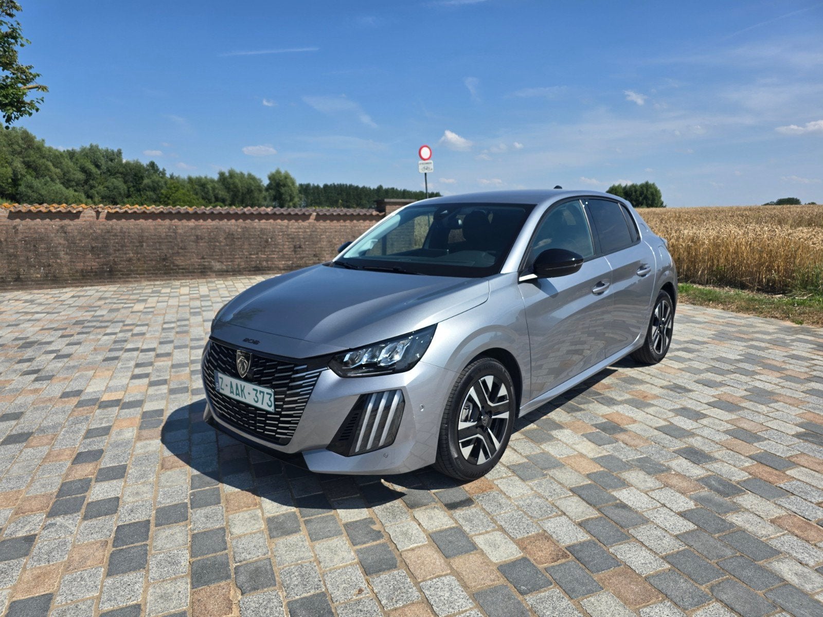 Peugeot 208 Style 01/2025 26401km, Auto's, Peugeot, Voorwielaandrijving, 1199 cc, Leder en Stof, Bedrijf