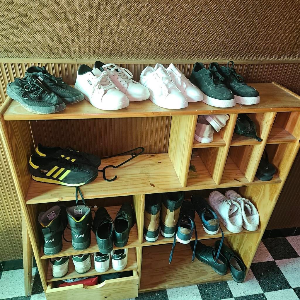 Schoenen maat 42, Ophalen