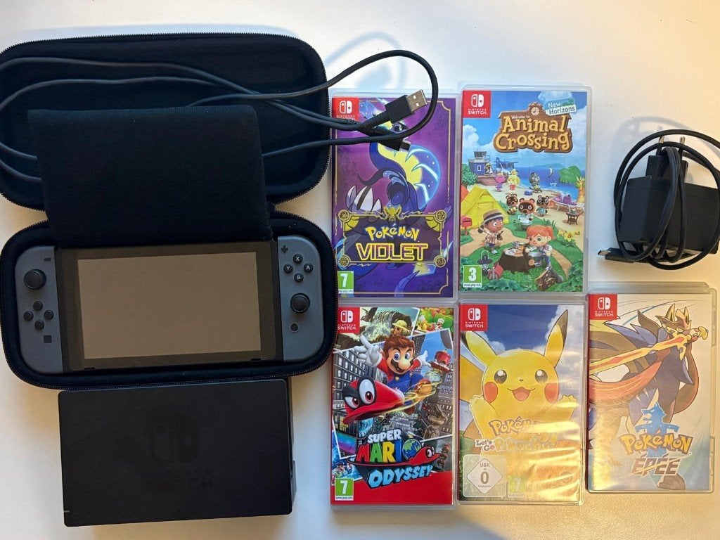 Nintendo Switch + 5 jeux + accessoires, Enlèvement, Comme neuf, Sans contrôleur, Avec jeux