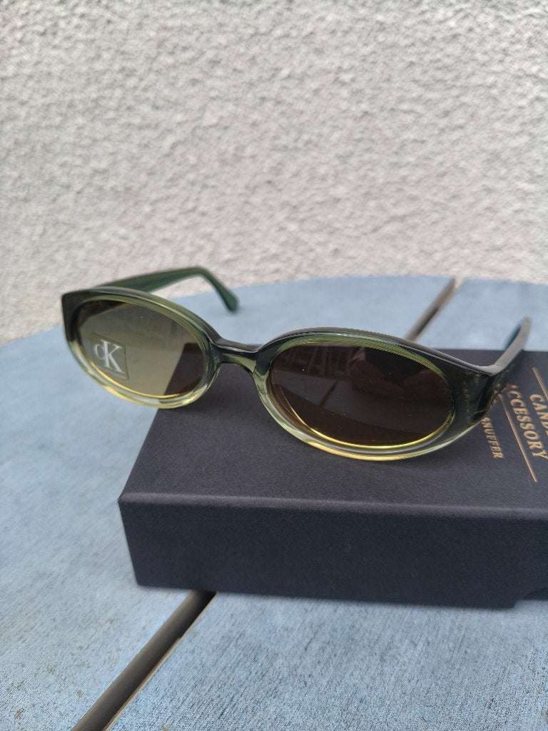 lunettes de soleil authentiques Calvin Klein femmes vertes, Neuf, Autres marques, Enlèvement ou Envoi, Vert